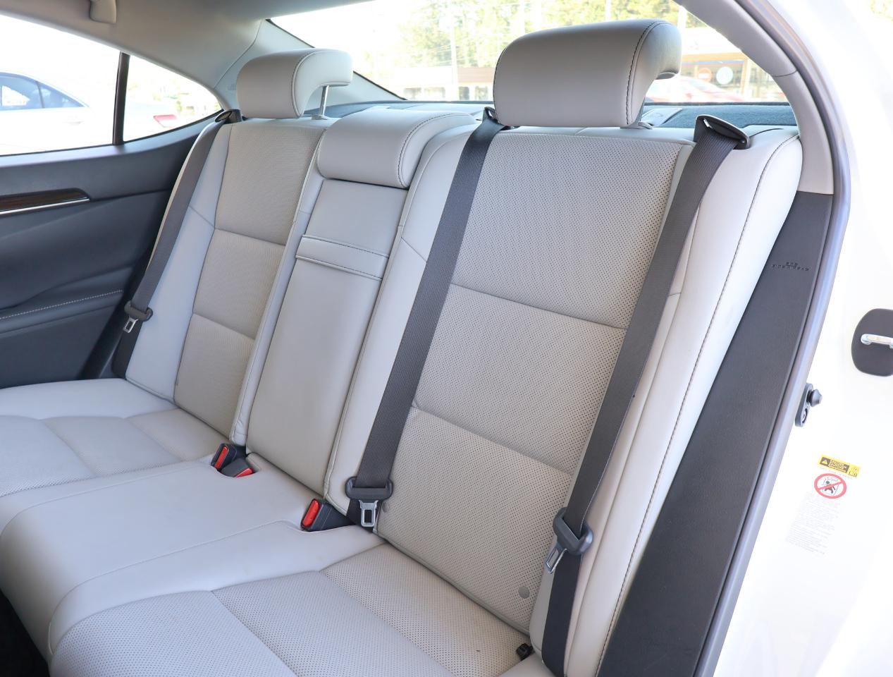 Lexus ES 350 Sedan 2016