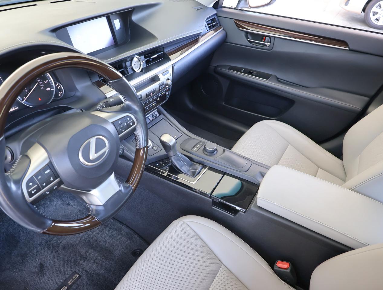 Lexus ES 350 Sedan 2016