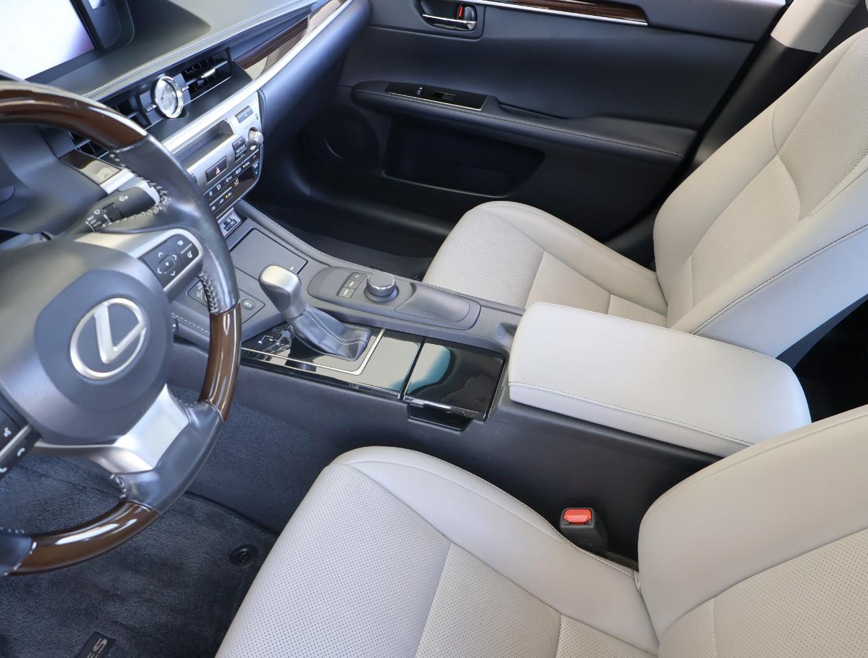 Lexus ES 350 Sedan 2016