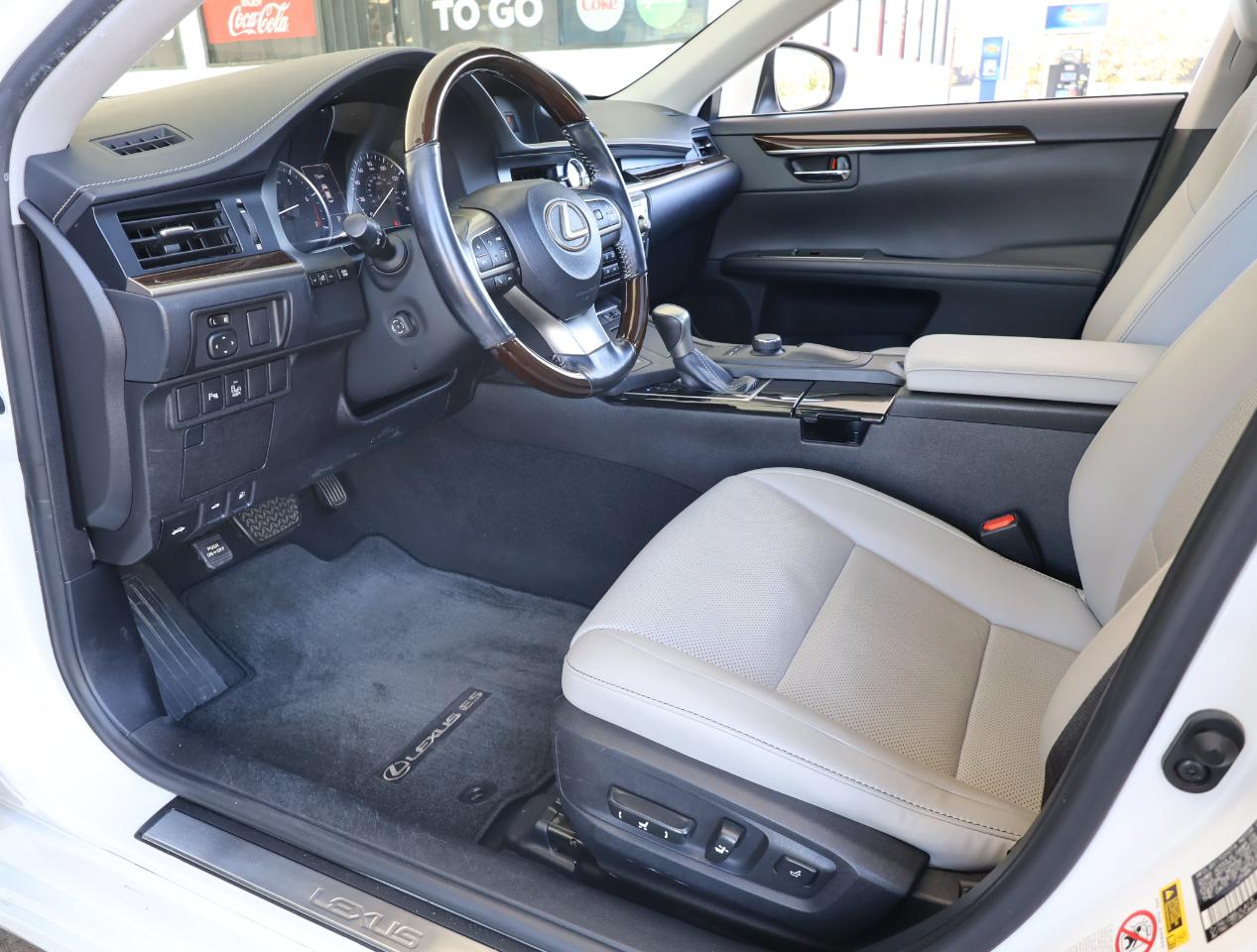 Lexus ES 350 Sedan 2016