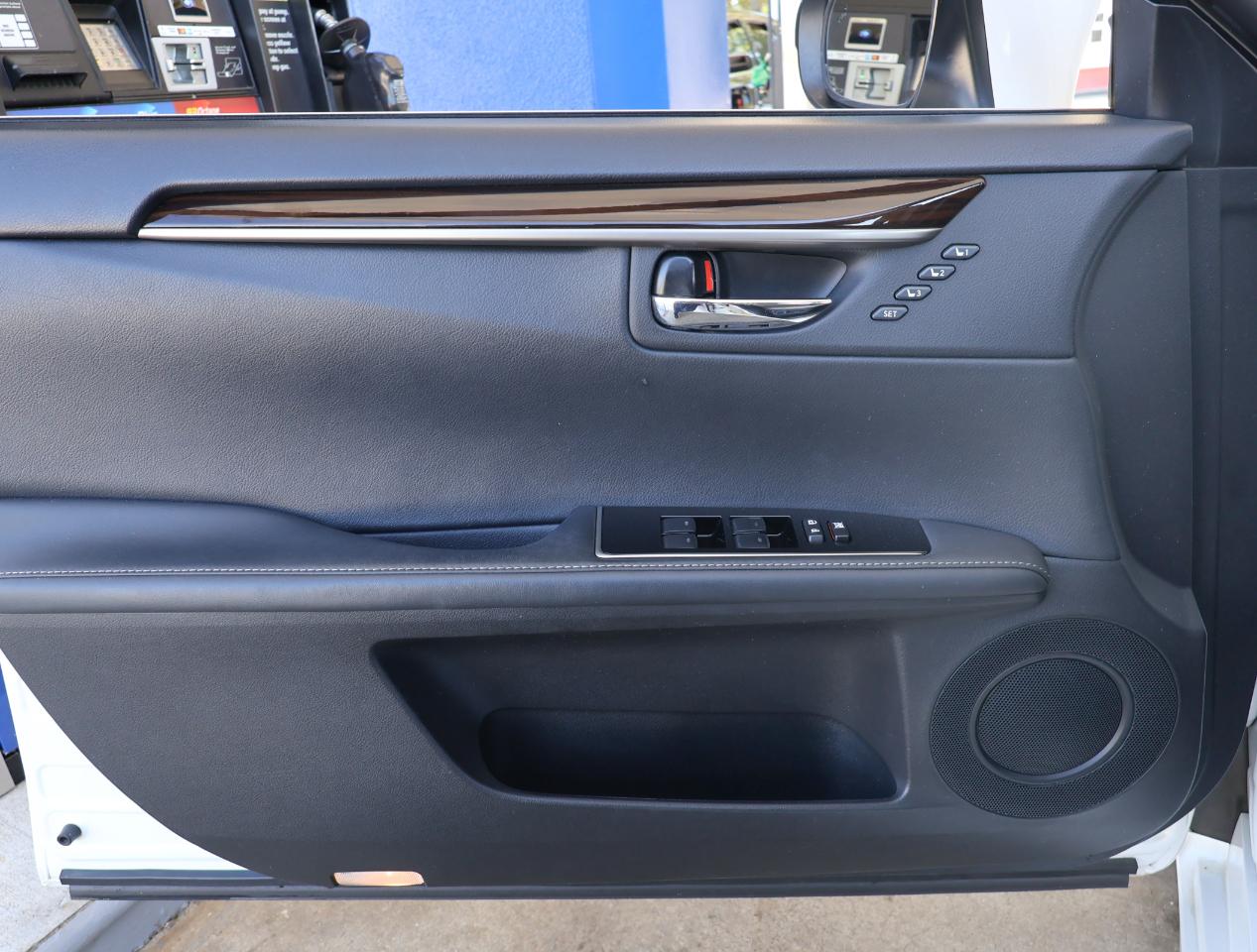 Lexus ES 350 Sedan 2016