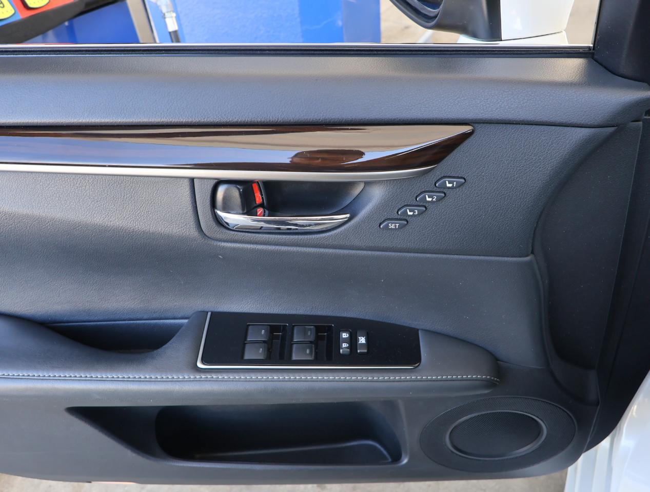 Lexus ES 350 Sedan 2016