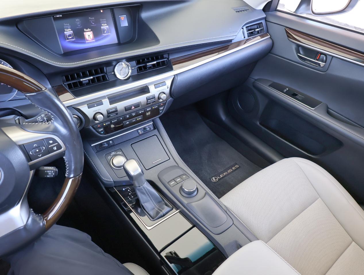 Lexus ES 350 Sedan 2016
