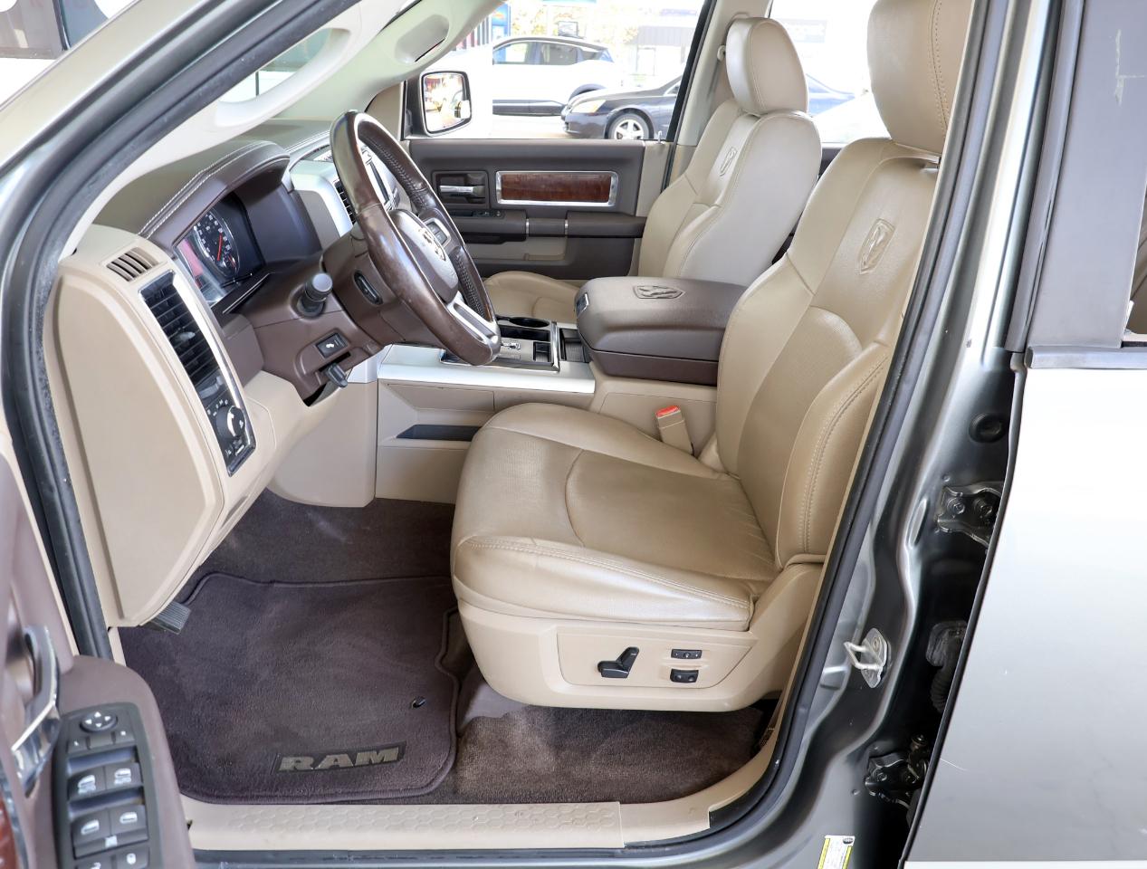 RAM 1500 Laramie Crew Cab 2WD 2011