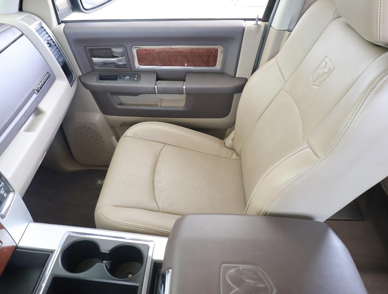 RAM 1500 Laramie Crew Cab 2WD 2011