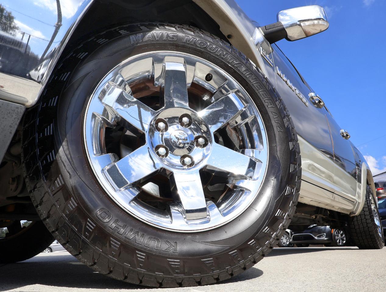 RAM 1500 Laramie Crew Cab 2WD 2011