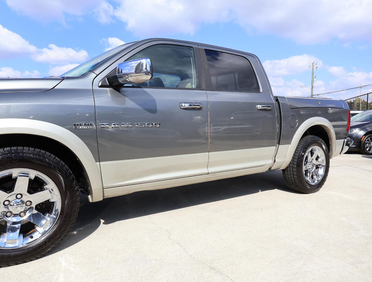 RAM 1500 Laramie Crew Cab 2WD 2011