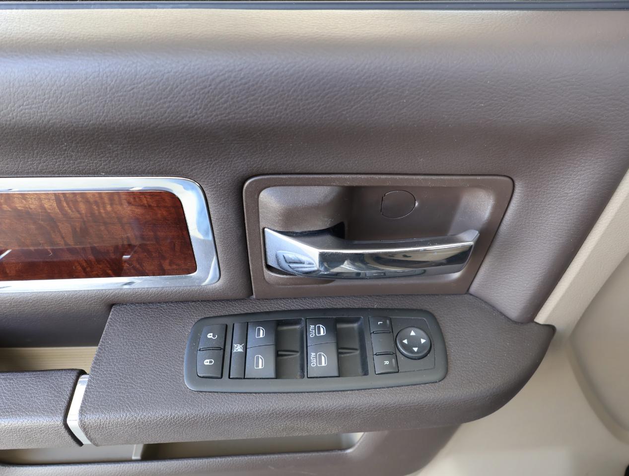 RAM 1500 Laramie Crew Cab 2WD 2011