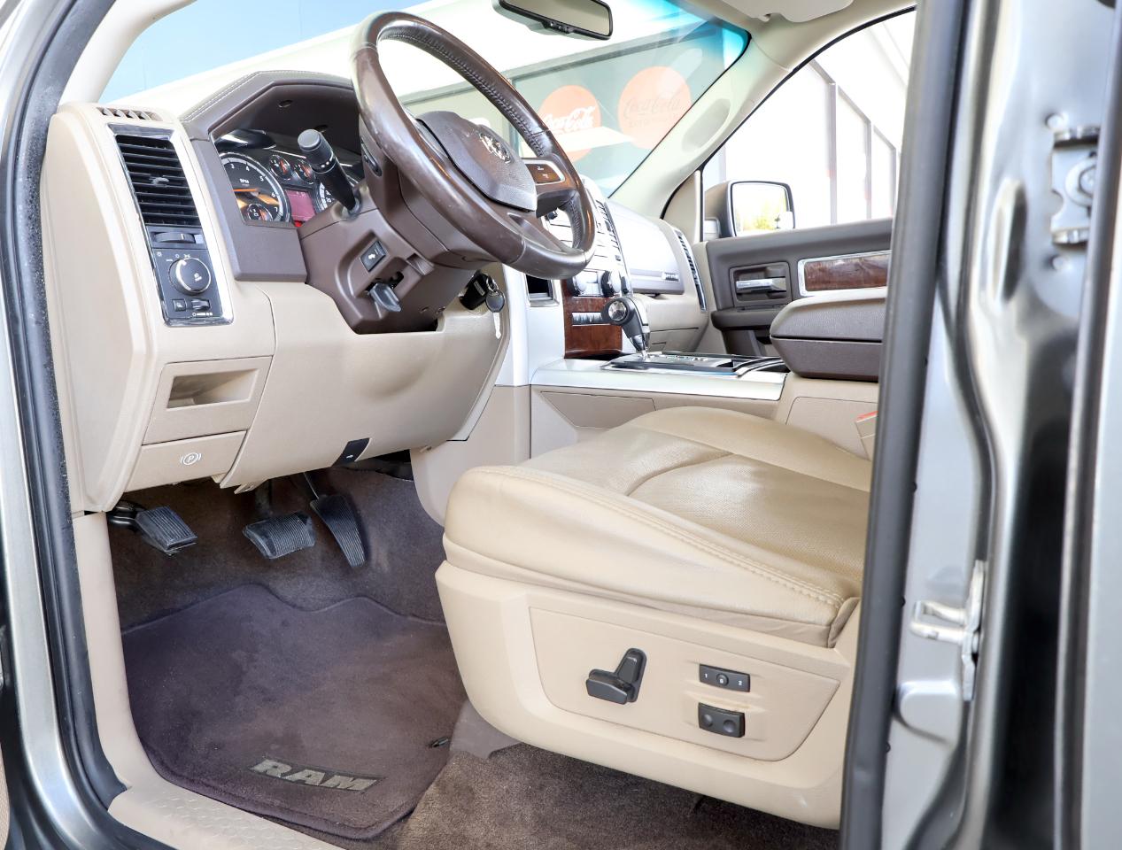RAM 1500 Laramie Crew Cab 2WD 2011