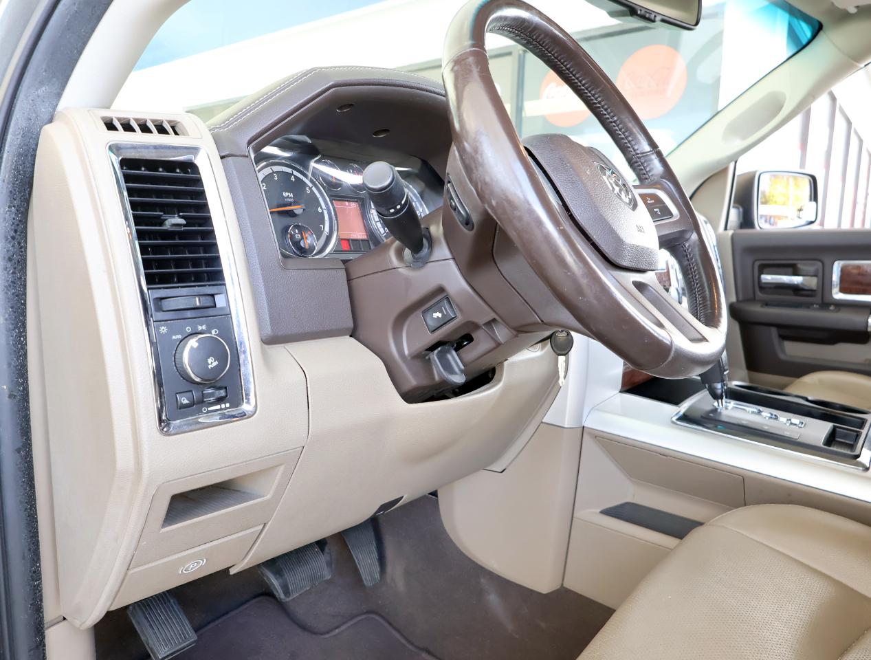 RAM 1500 Laramie Crew Cab 2WD 2011