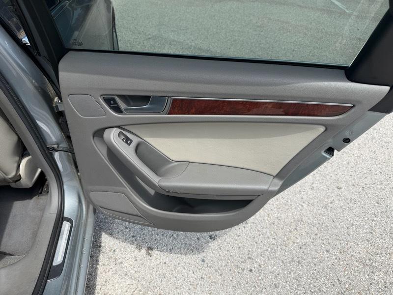 Audi A4 2.0T Sedan quattro Tiptronic 2010