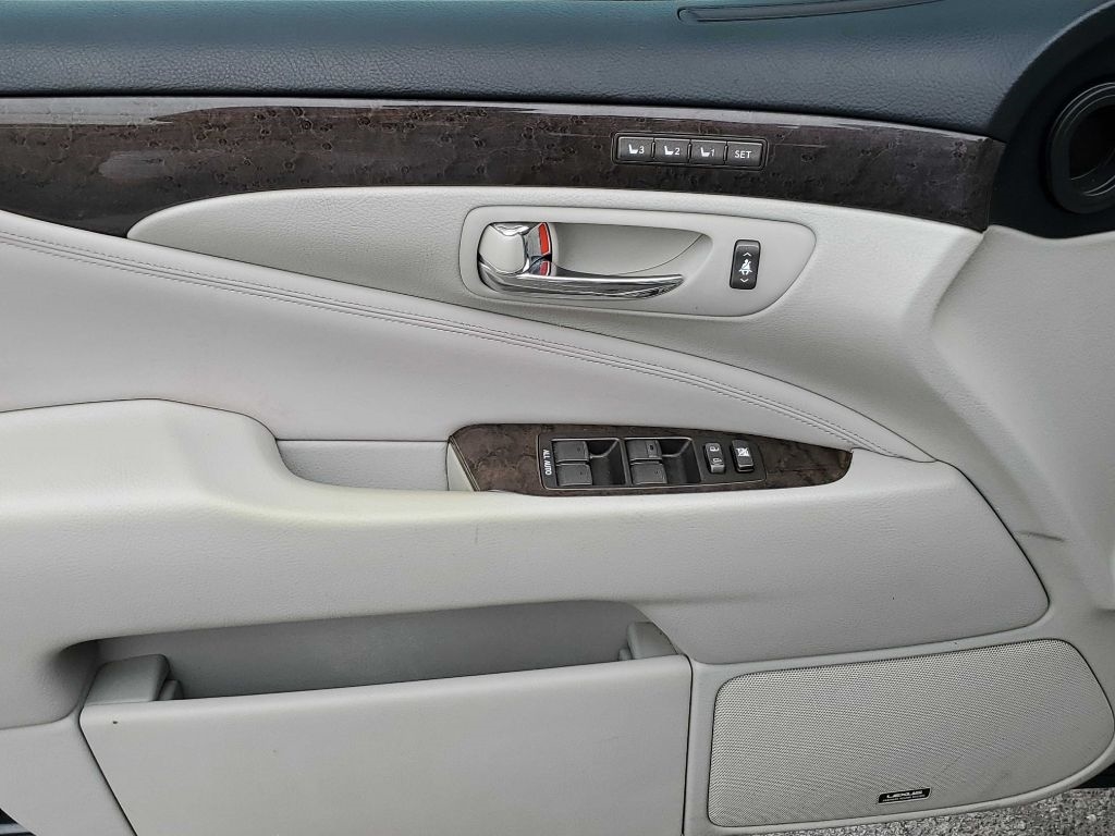 Lexus LS 460 4dr Sdn 2008 Lexus LS 460 4dr Sdn 2008