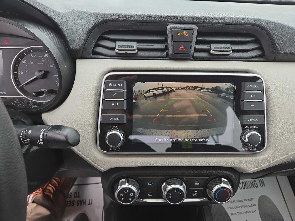 Nissan Versa SV 2021
