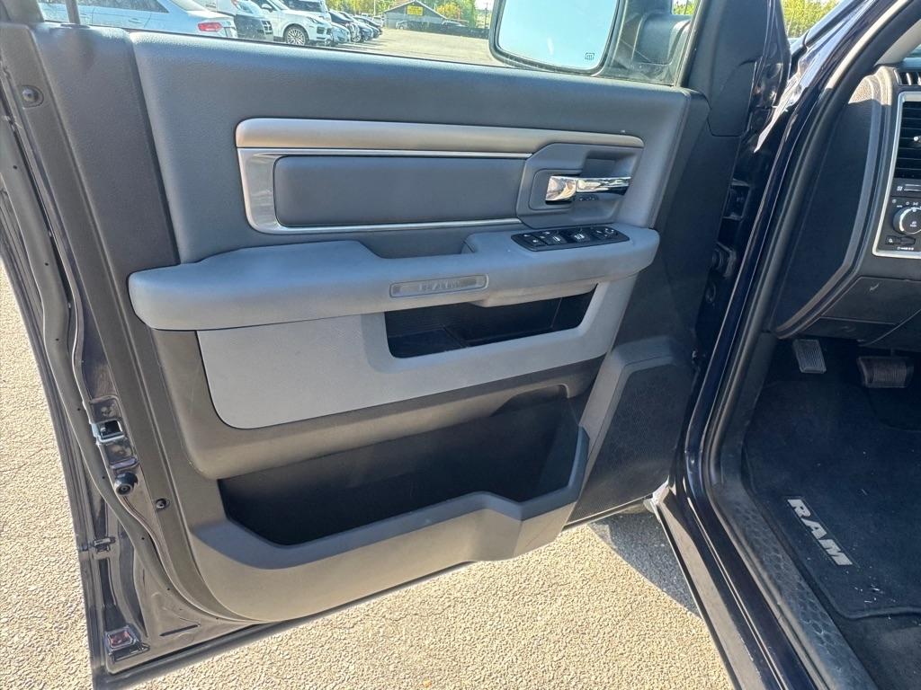 RAM 1500 SLT Crew Cab SWB 4WD 2016