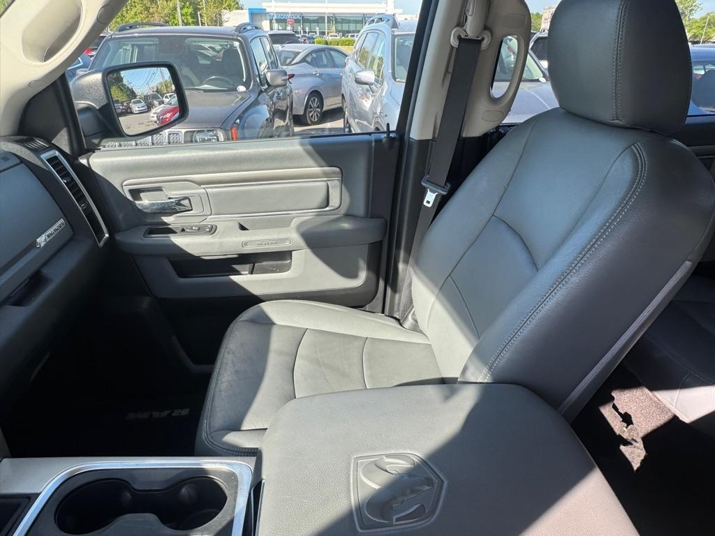 RAM 1500 SLT Crew Cab SWB 4WD 2016