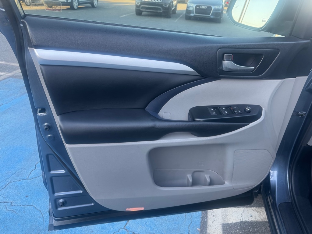 Toyota Highlander SE AWD V6 2018 Toyota Highlander SE AWD V6 2018