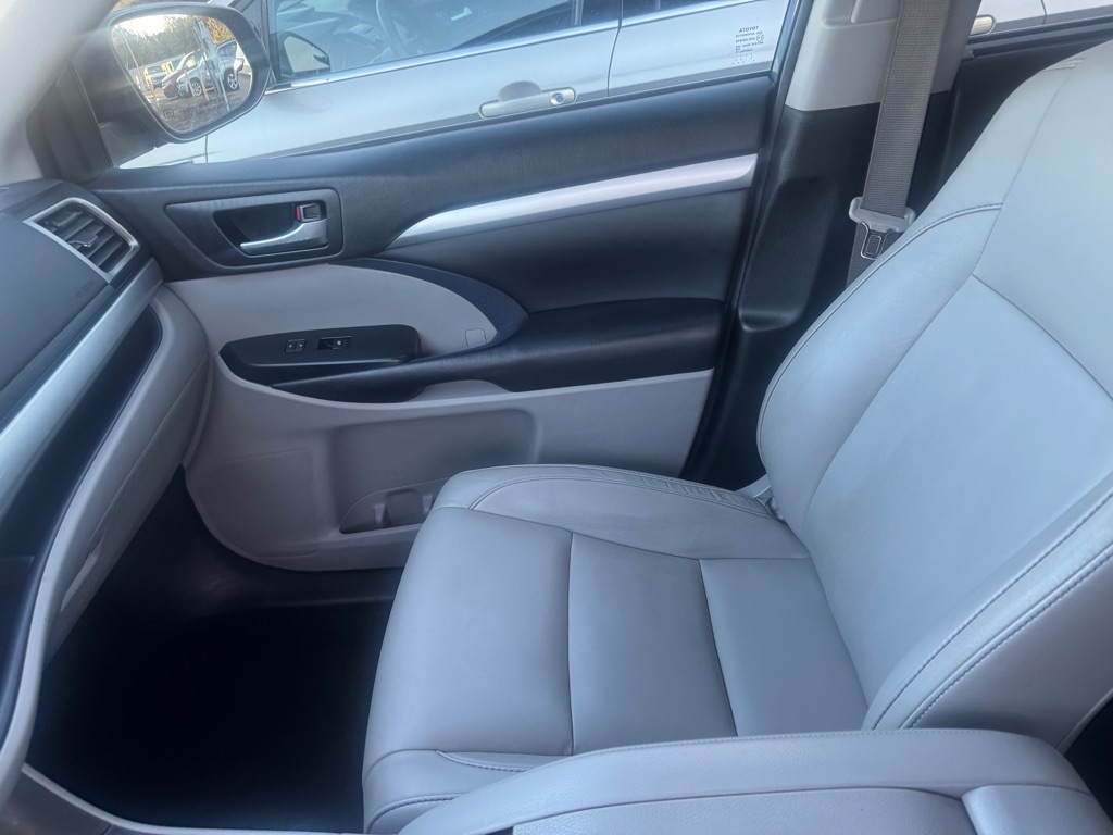 Toyota Highlander SE AWD V6 2018 Toyota Highlander SE AWD V6 2018