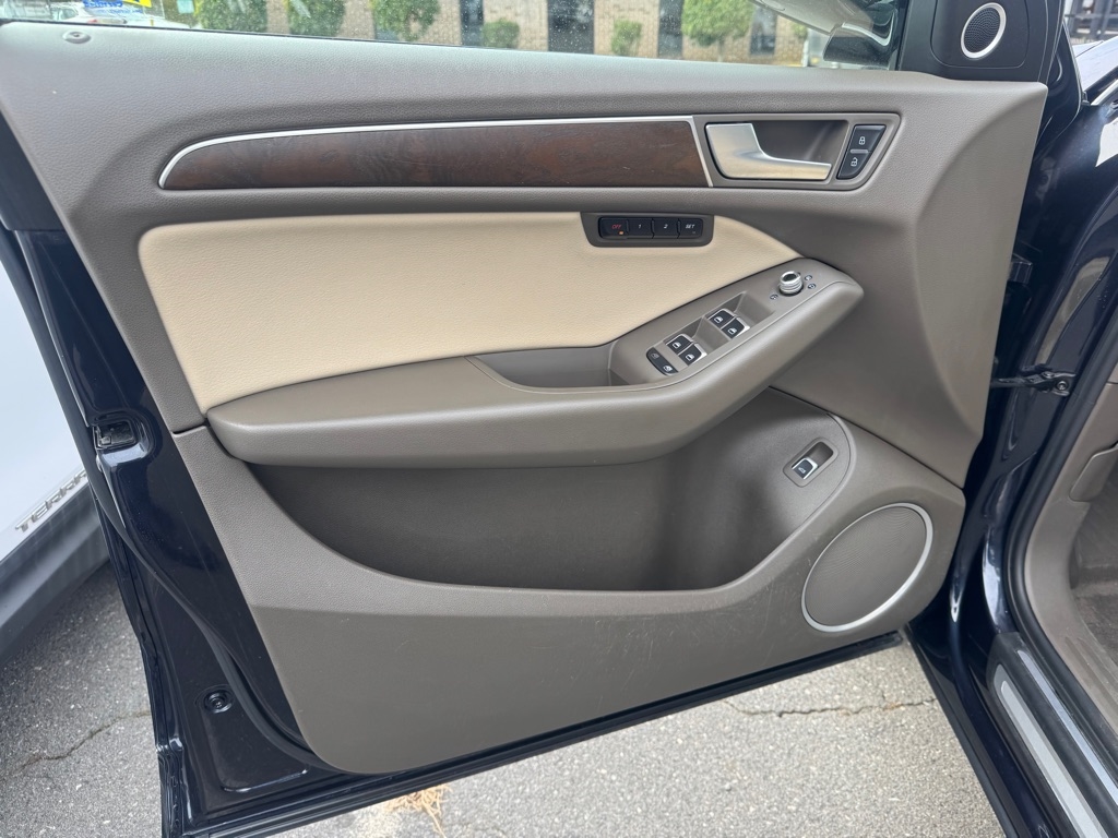 Audi Q5 2.0T Premium Plus quattro 2017 Audi Q5 2.0T Premium Plus quattro 2017