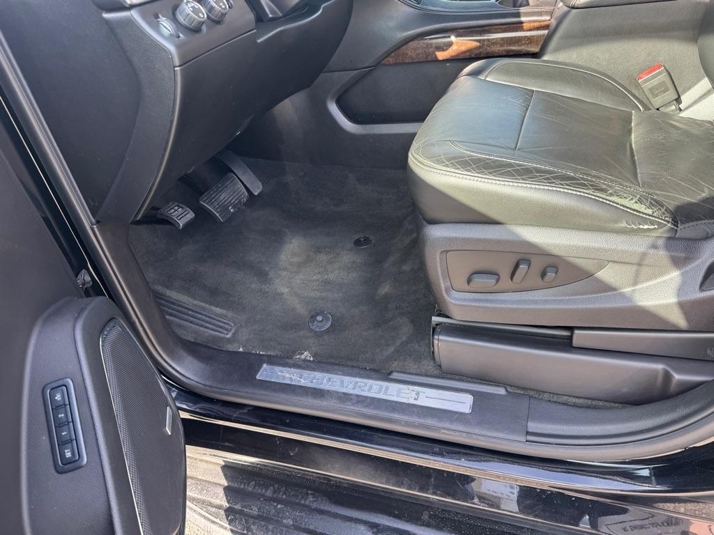 Chevrolet Suburban LT 1500 4WD 2015