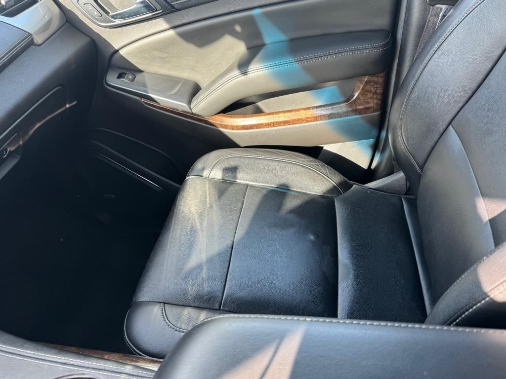 Chevrolet Suburban LT 1500 4WD 2015