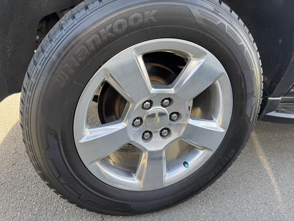 Chevrolet Suburban LT 1500 4WD 2015