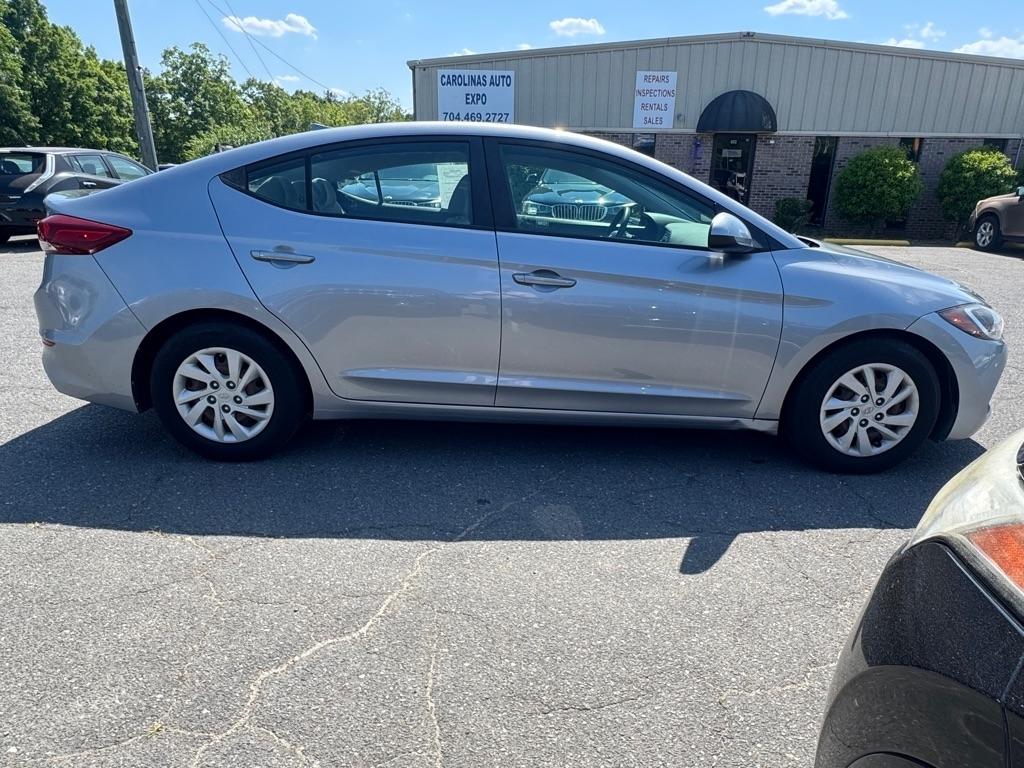 Hyundai Elantra Value Edition 6A 2017