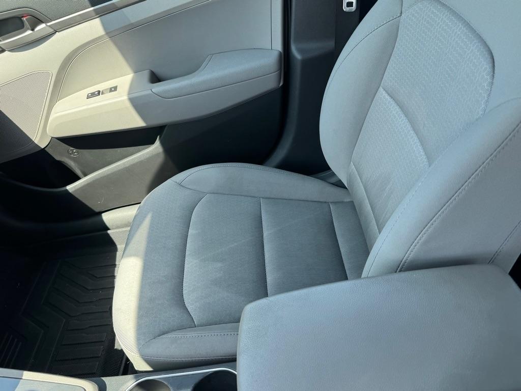 Hyundai Elantra Value Edition 6A 2017