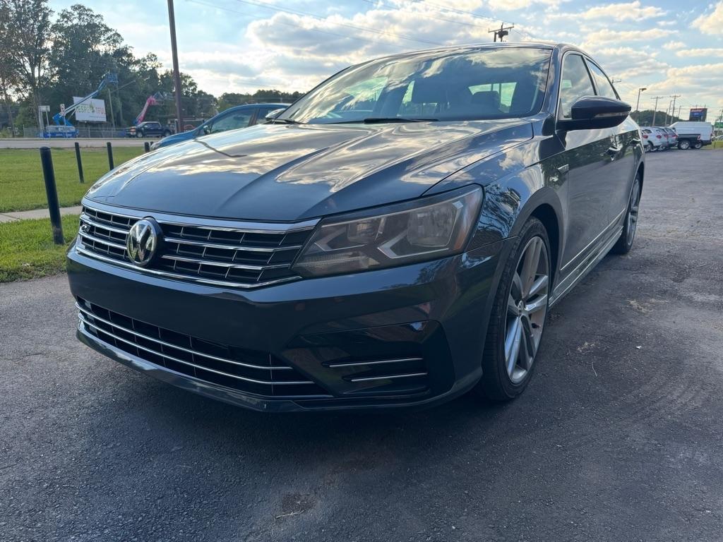 Volkswagen Passat R-Line w/Comfort Pkg Auto 2017