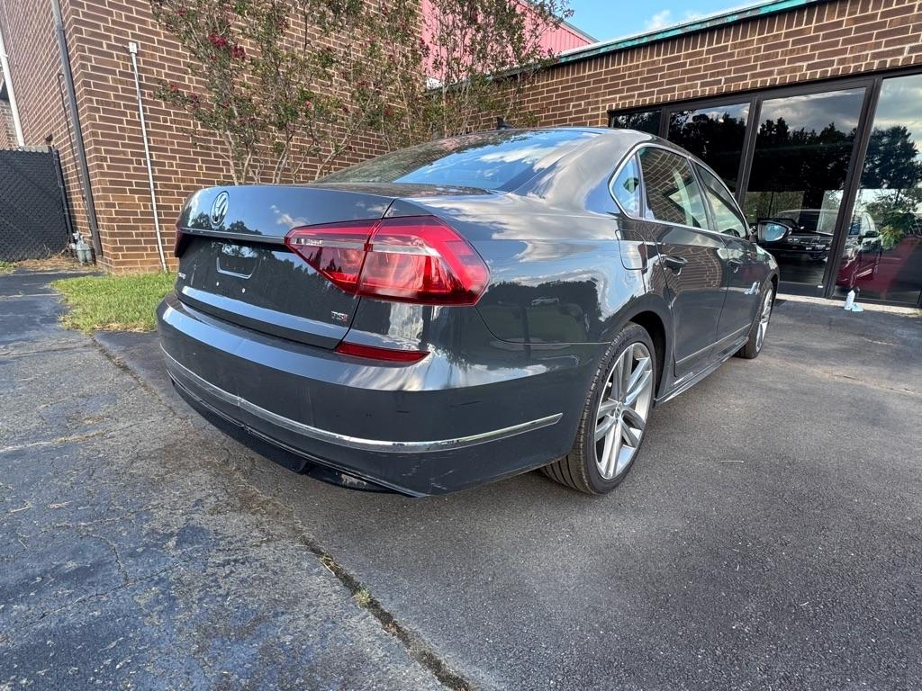 Volkswagen Passat R-Line w/Comfort Pkg Auto 2017