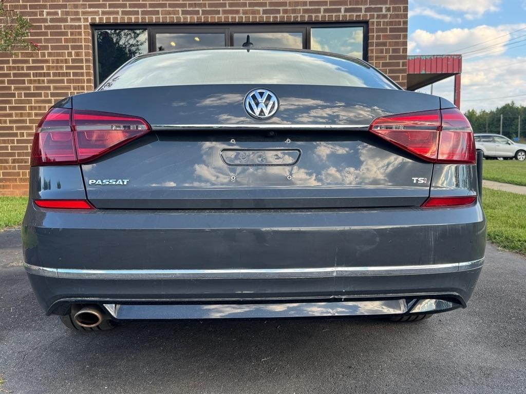 Volkswagen Passat R-Line w/Comfort Pkg Auto 2017