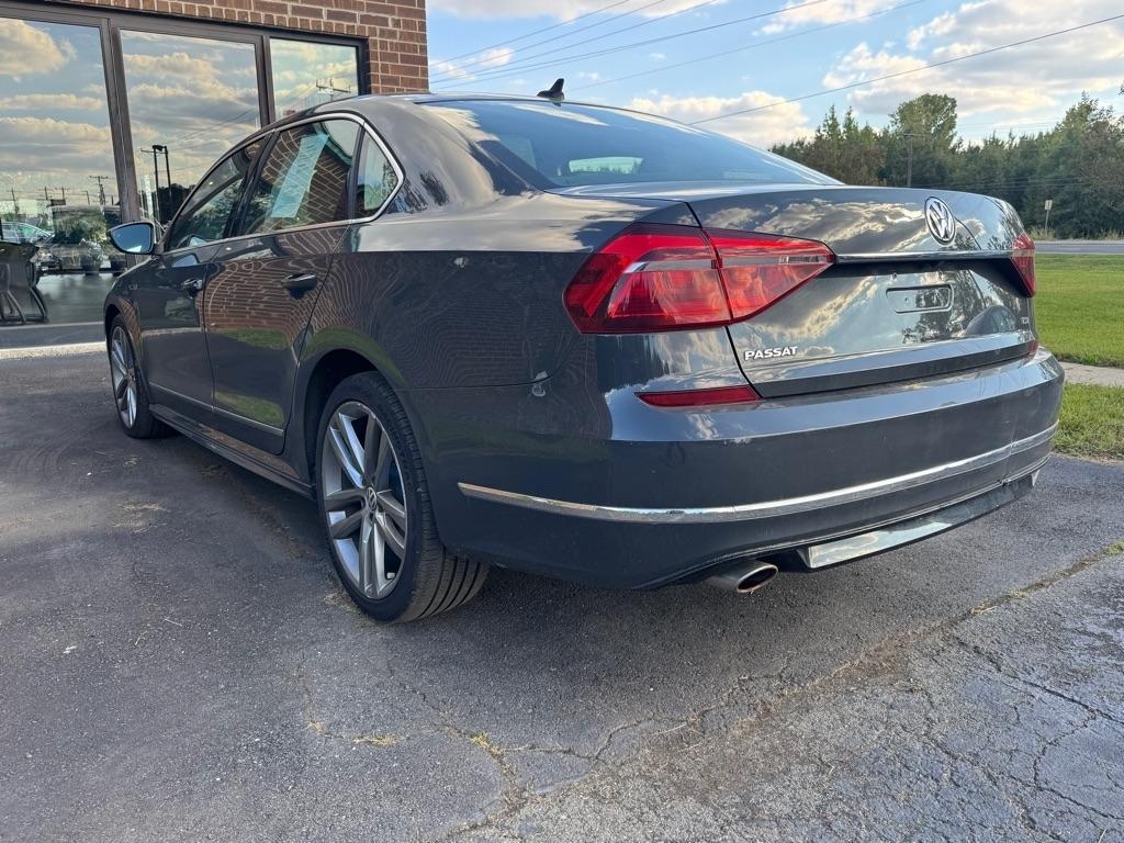 Volkswagen Passat R-Line w/Comfort Pkg Auto 2017
