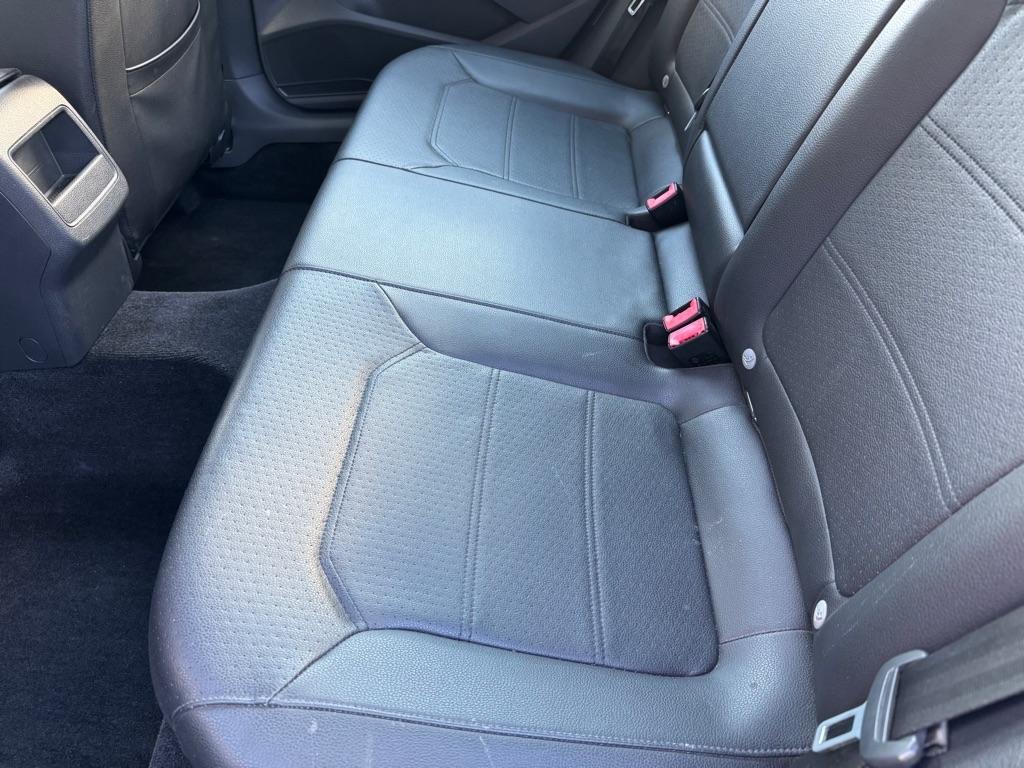 Volkswagen Passat R-Line w/Comfort Pkg Auto 2017