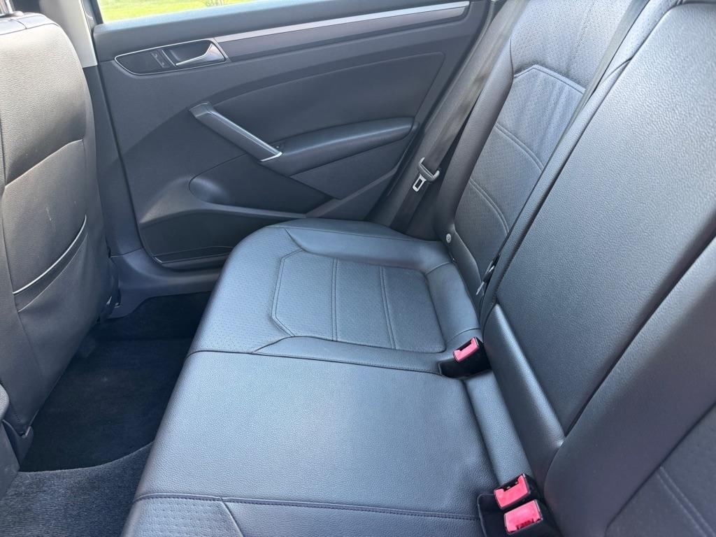 Volkswagen Passat R-Line w/Comfort Pkg Auto 2017