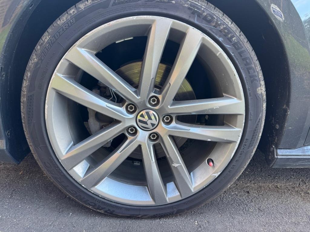 Volkswagen Passat R-Line w/Comfort Pkg Auto 2017