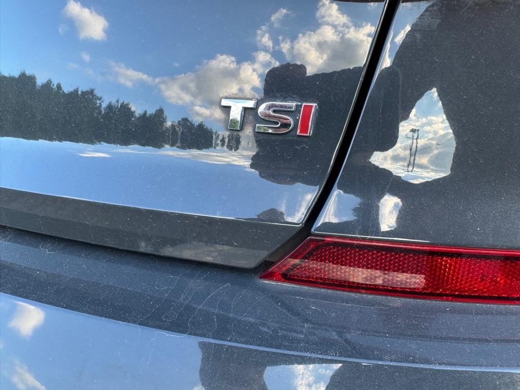 Volkswagen Passat R-Line w/Comfort Pkg Auto 2017