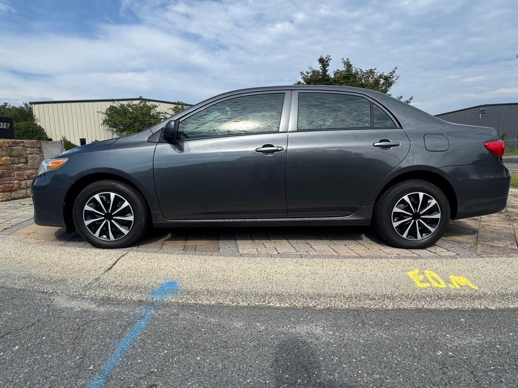 Toyota Corolla S 5-Speed MT 2013