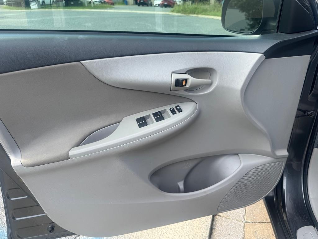 Toyota Corolla S 5-Speed MT 2013