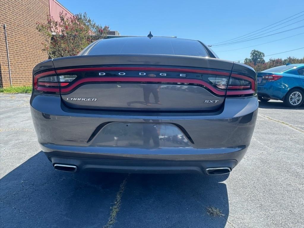Dodge Charger 4dr Sdn SXT RWD 2015