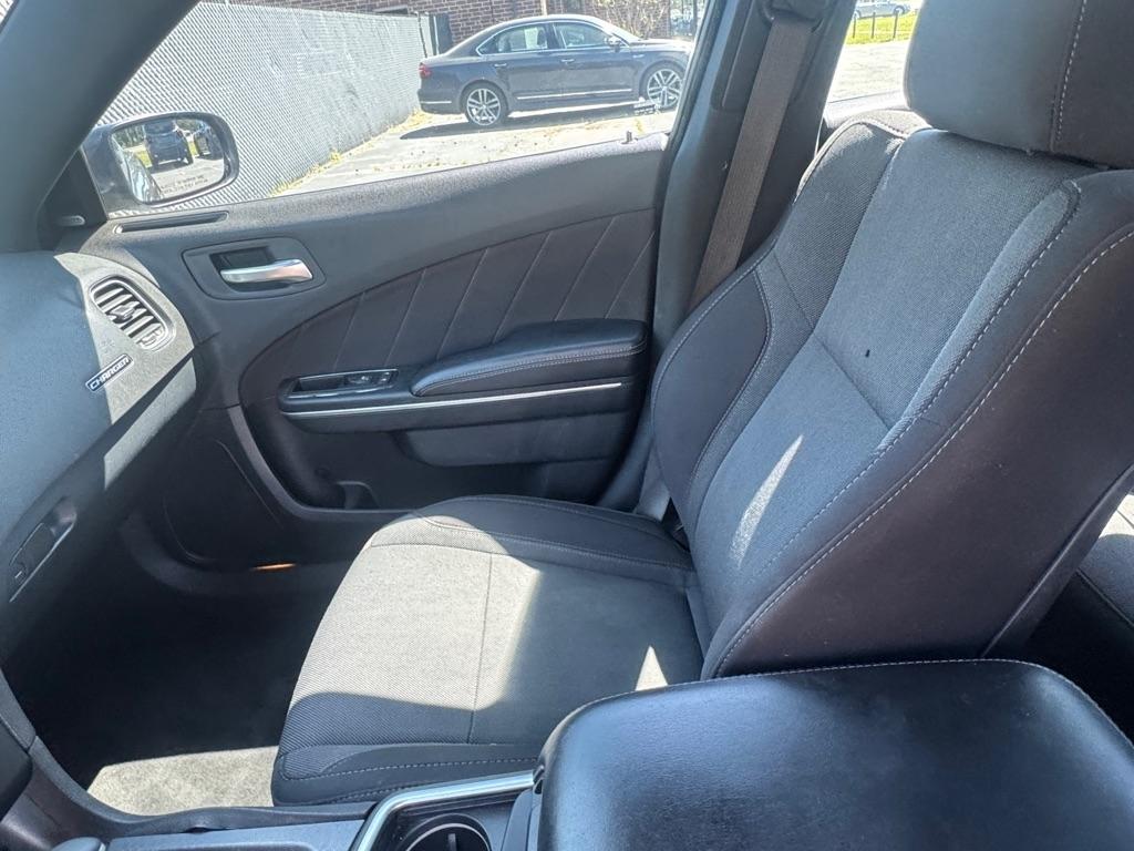 Dodge Charger 4dr Sdn SXT RWD 2015