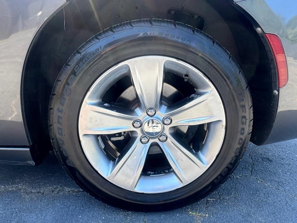 Dodge Charger 4dr Sdn SXT RWD 2015