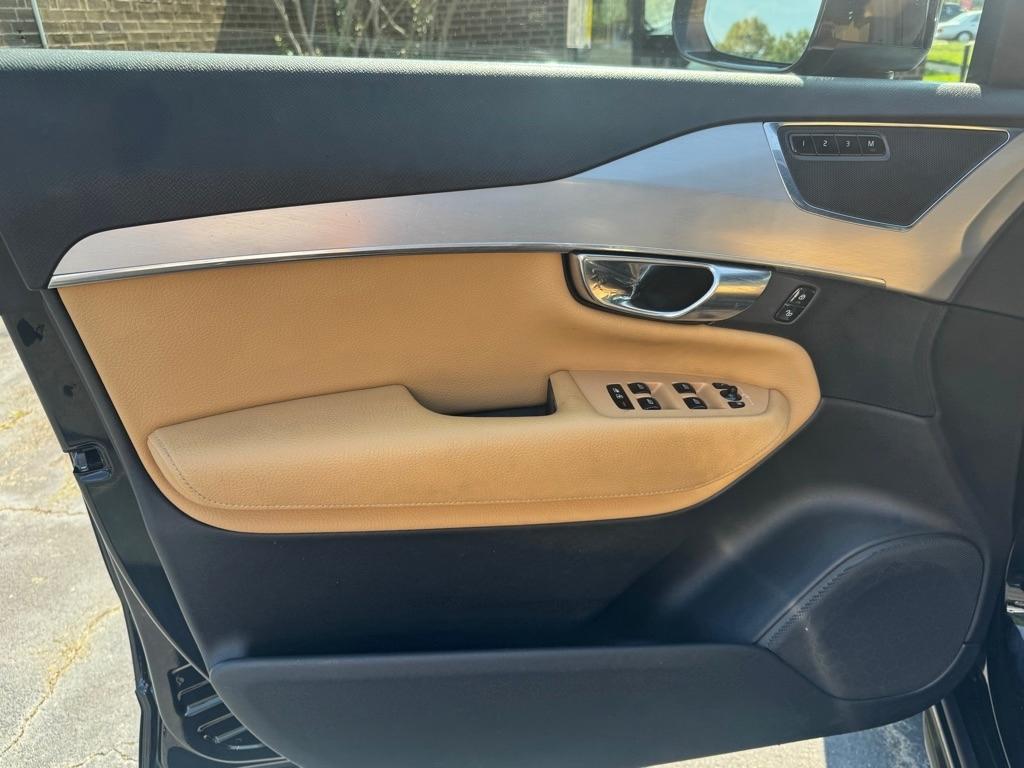 Volvo XC90 T6 AWD 7-Passenger Momentum 2017