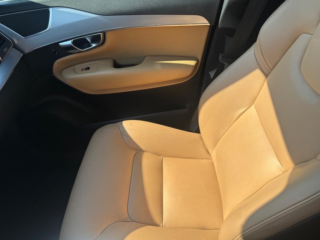 Volvo XC90 T6 AWD 7-Passenger Momentum 2017