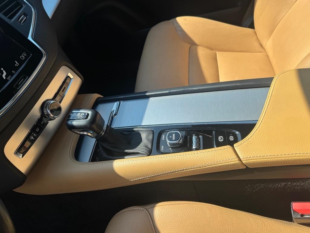 Volvo XC90 T6 AWD 7-Passenger Momentum 2017