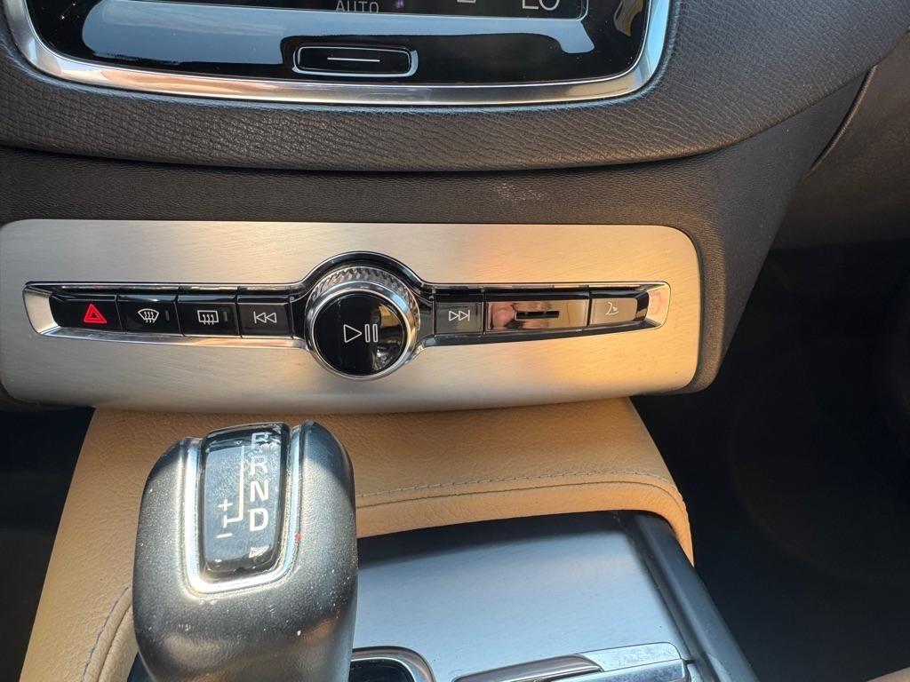 Volvo XC90 T6 AWD 7-Passenger Momentum 2017