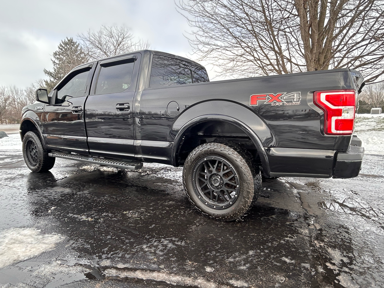 2019 Ford F-150 XLT photo 2