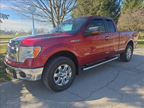 2013 Ford F-150 4WD SuperCab 133" XLT