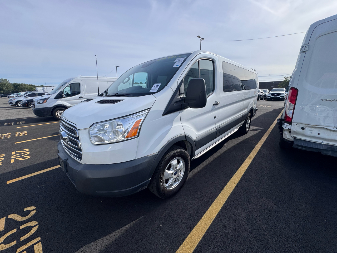 2017 Ford Transit XLT photo 3