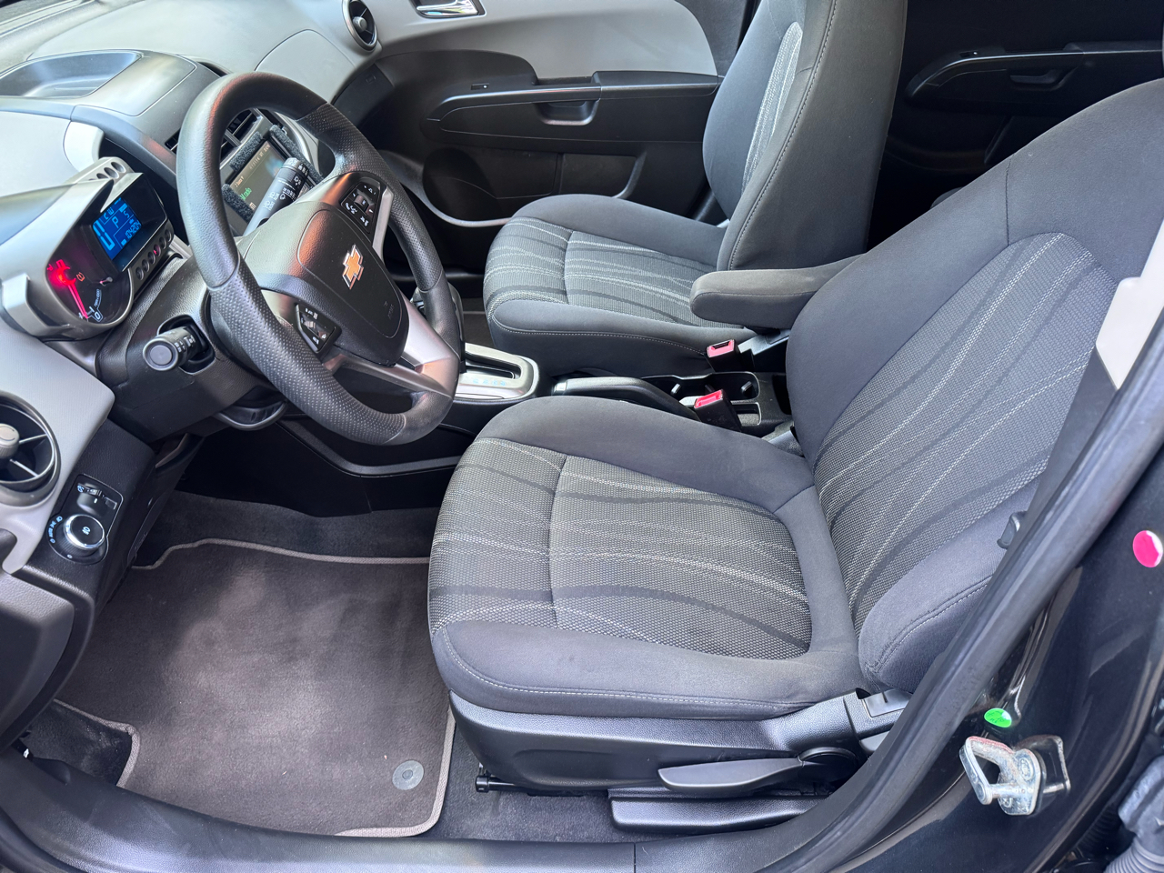 2016 Chevrolet Sonic LT photo 5