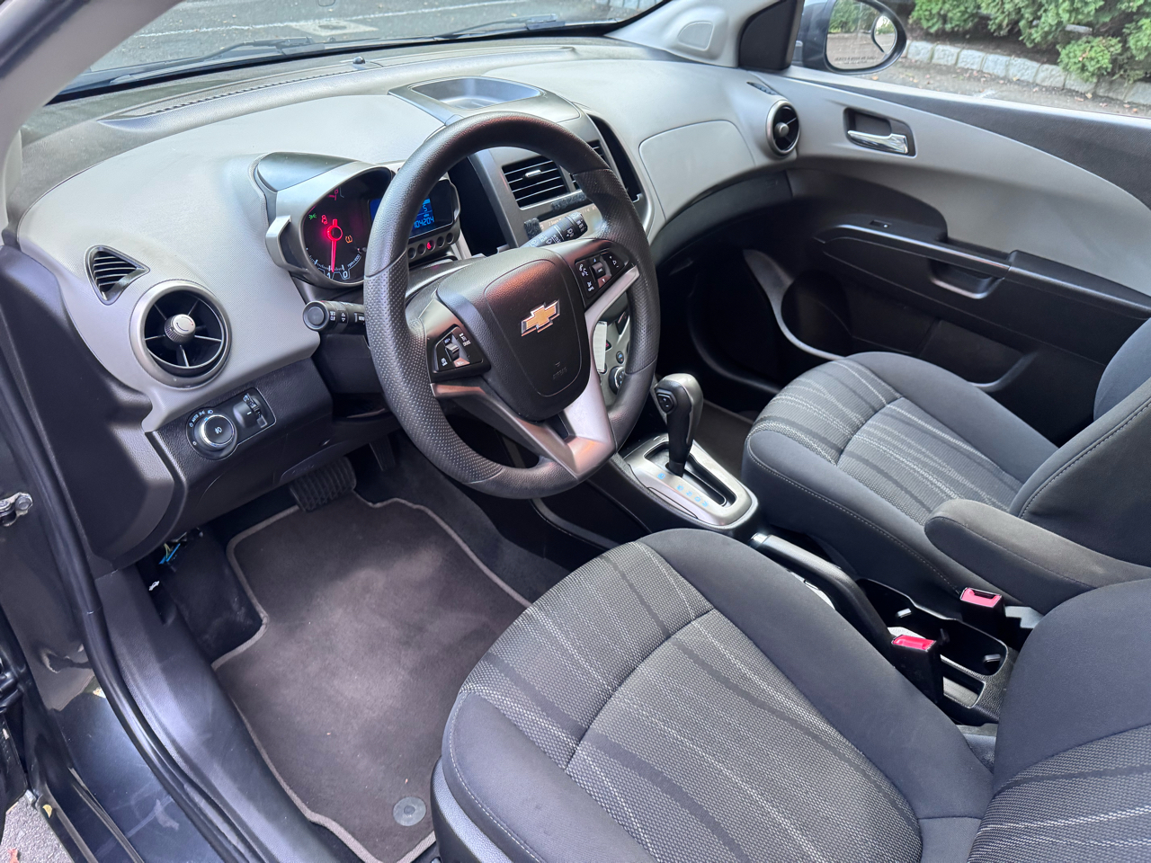 2016 Chevrolet Sonic LT photo 6