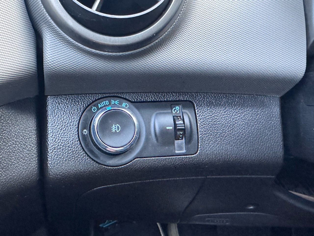 2016 Chevrolet Sonic LT photo 9